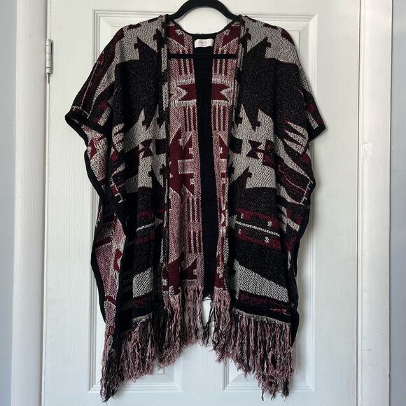 Éis Woven Fringed Poncho - Picture 1 of 5